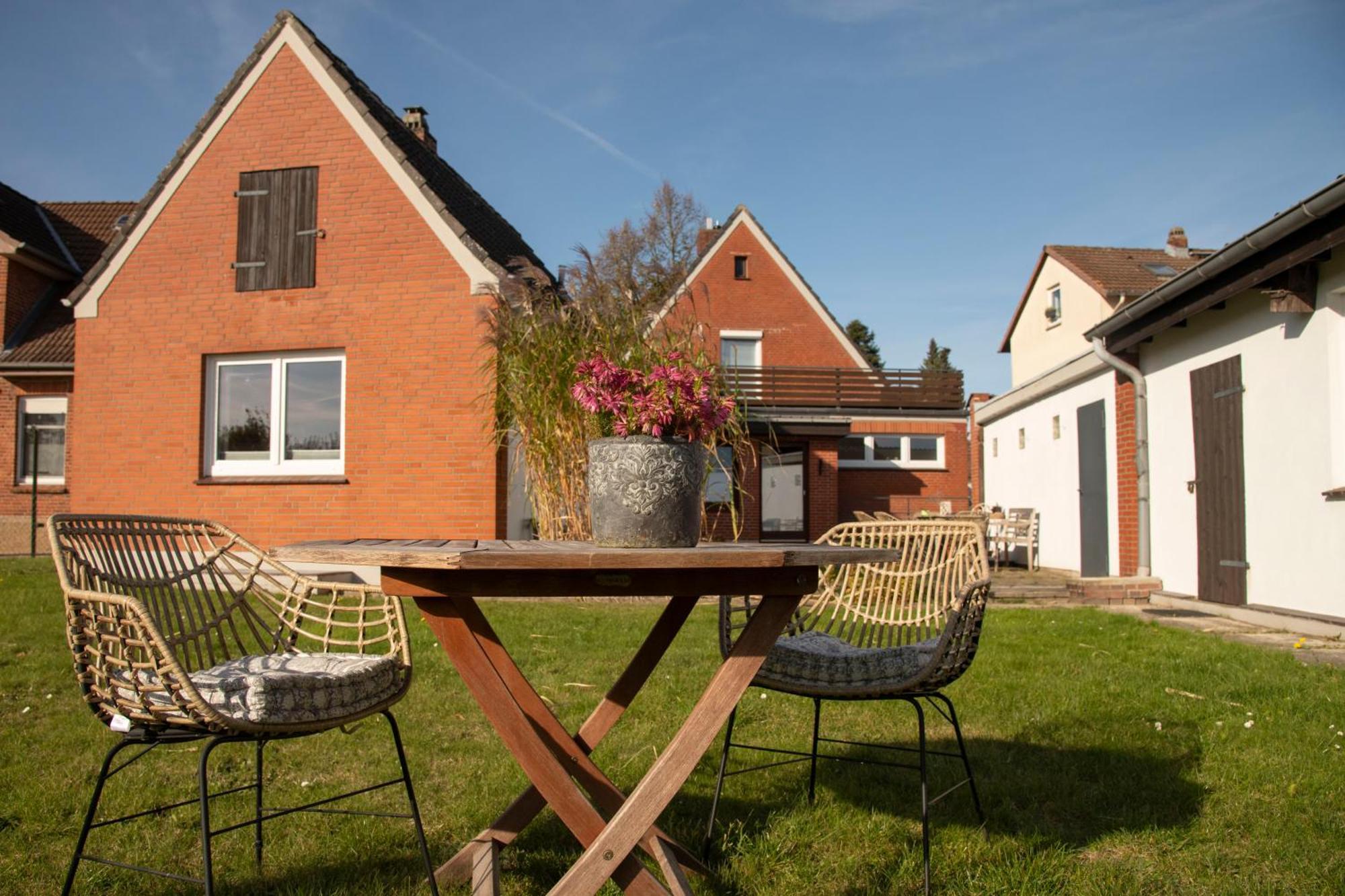 Kleines Ferienhaeuschen Im Garten Eutin Extérieur photo